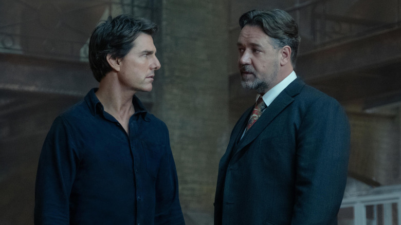 Henry Jekyll talking to Nick Morton in "The Mummy" (2017)