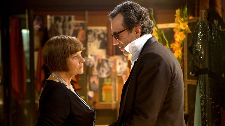 Liliane La Fleur tending to Guido Contini in Nine (2009)