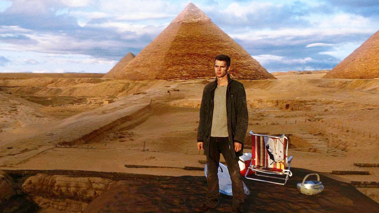 David Rice standing atop a pyramid in "Jumper" (2008)