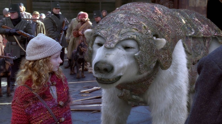 Lyra Belacqua speaking with Iorek Byrnison in "The Golden Compass" (2007)