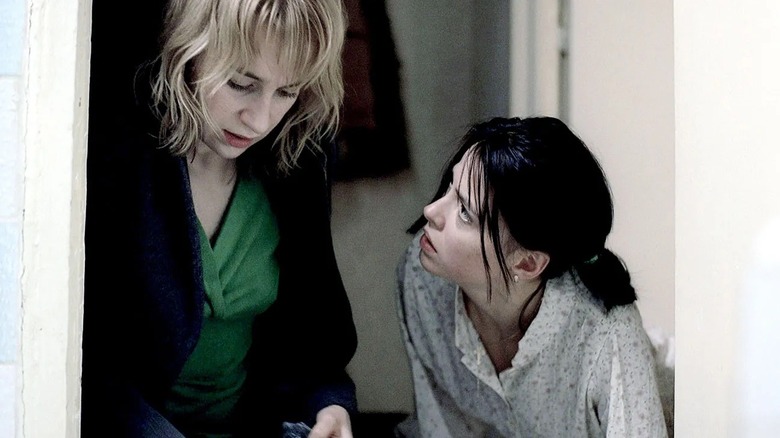 Otilia Mihărtescu and Gabriela "Găbița" Drăguț in a shady hotel in 4 Months, 3 Weeks, and 2 Days (2007)