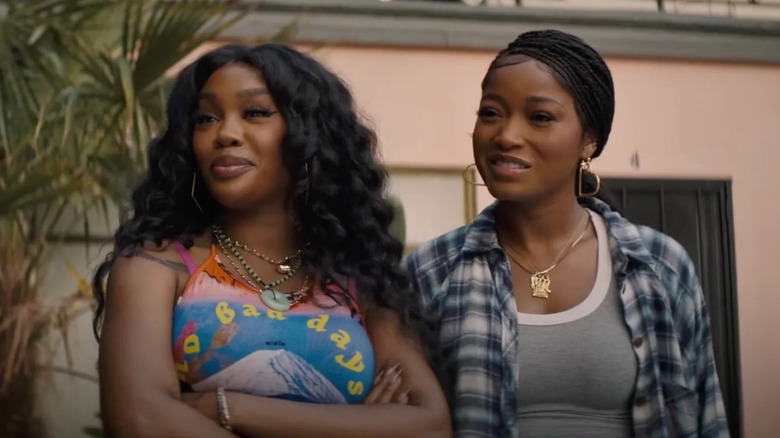 Alyssa and Dreux standing together and smiling in front of their Los Angeles apartment complex