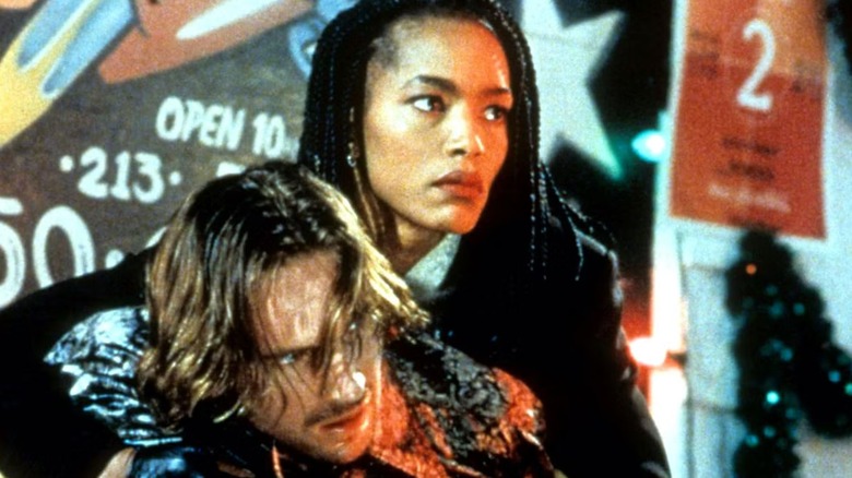Mace protects Lenny in Strange Days