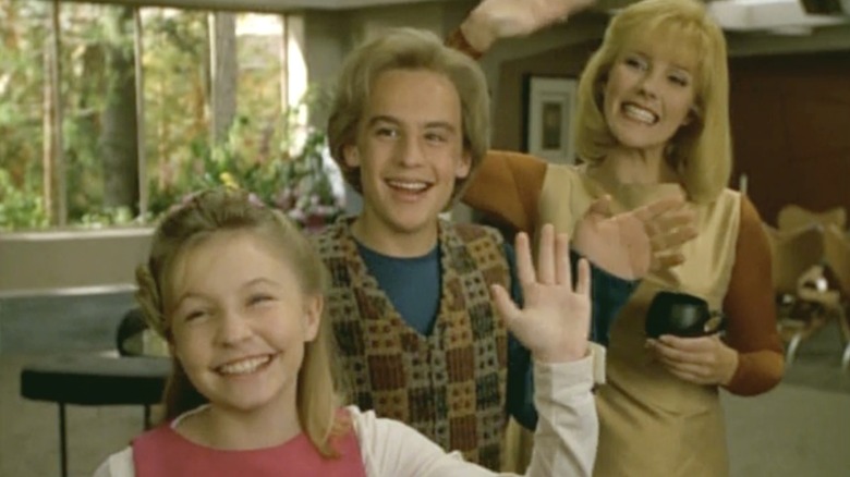 The Doctor's family waving and smiling in "Star Trek: Voyager"