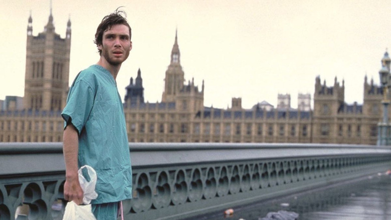 Jim wanders around a deserted London in 28 Days Later (2002)