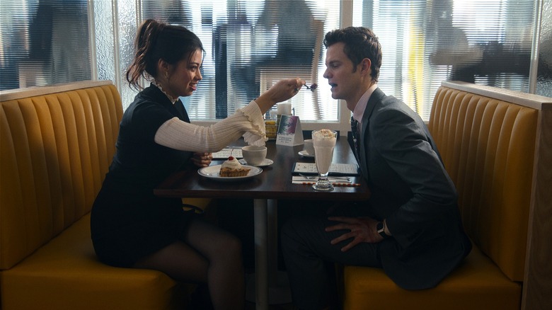 Sherry feeding Nathan pie in diner in Novocaine