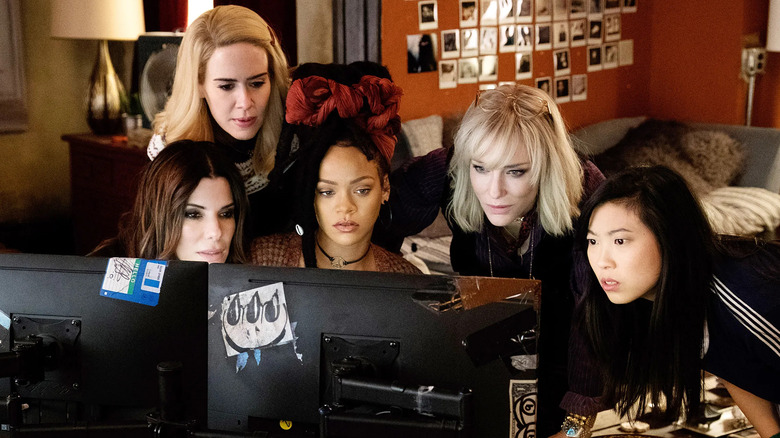 Debbie Tammy Nine-Ball Lou and Constance staring at a computer in Ocean's 8