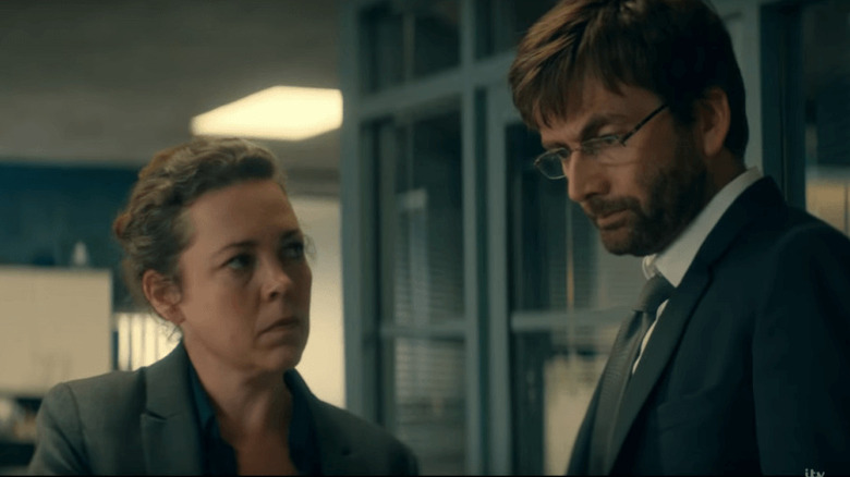 Hardy and Miller discuss the case in the precinct in Broadchurch