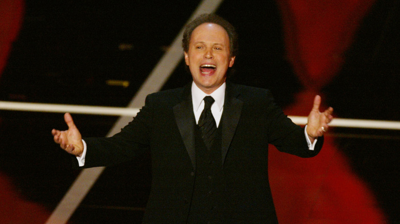 Billy Crystal hosts the Oscars in 2004