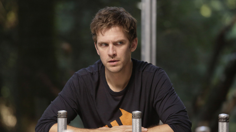 David Haller leaning on a table outside and looking paranoid in Legion (2017)