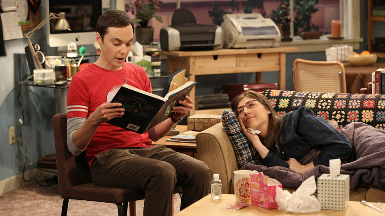 Amy stares at Sheldon admiringly while he reads in "The Big Bang Theory"