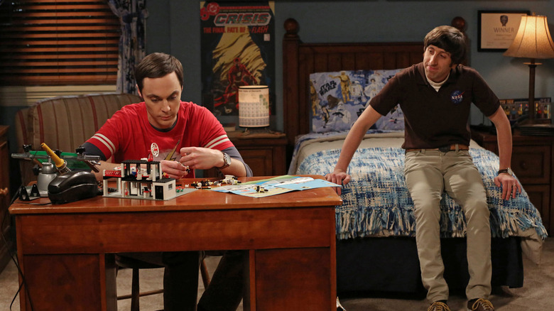 Sheldon and Howard converse in "The Big Bang Theory"
