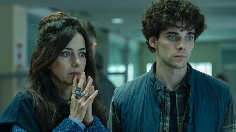 La China and Elmer in a hospital in The Gardener (2025)