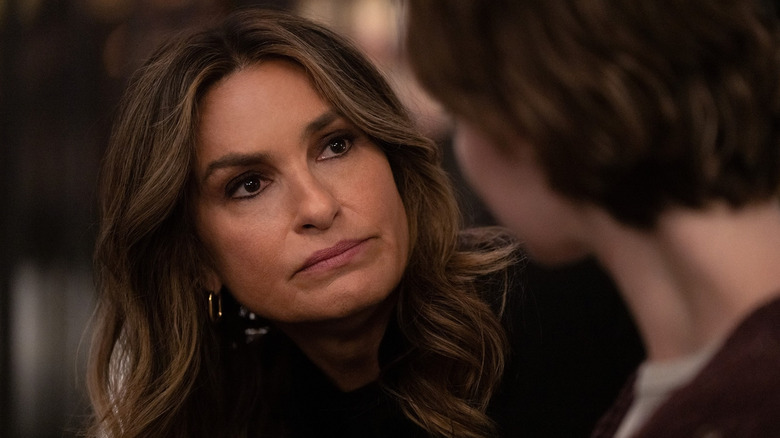 Olivia Benson talking to a witness in "Law & Order: Special Victims Unit"