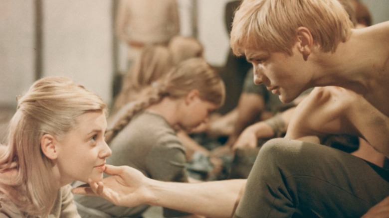 Hagbard touching Signe's chin in "Hagbard And Signe"