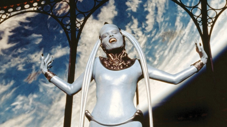 Diva singing in The Fifth Element (1997)