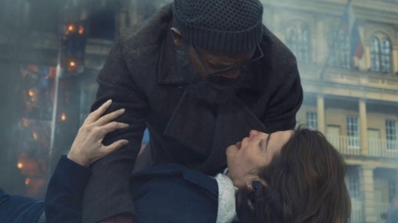 Nick Fury holding Maria Hill's body in Secret Invasion