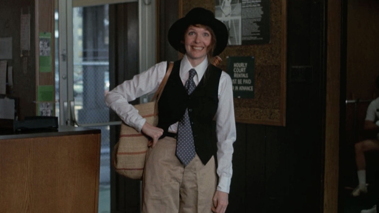 Annie Hall stands with her hip at her side in "Annie Hall" (1977)