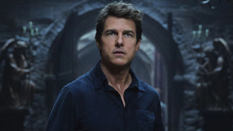 Nick stands among ancient ruins in The Mummy (2017)