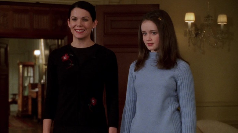 Lorelai Gilmore standing with Rory in Gilmore Girls