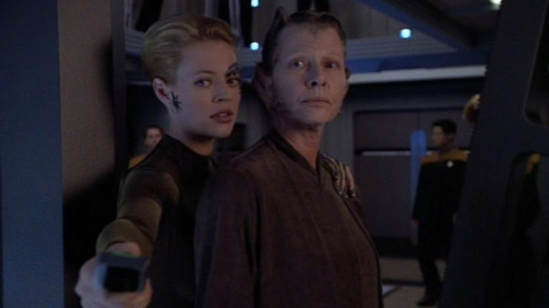 Seven holds a Srivani hostage in Star Trek: Voyager