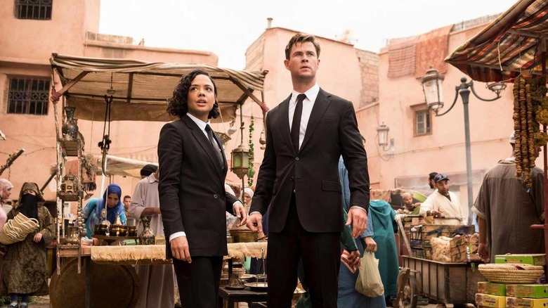 Agent M and Agent H figuring out where their target went in "Men in Black: International" (2019)
