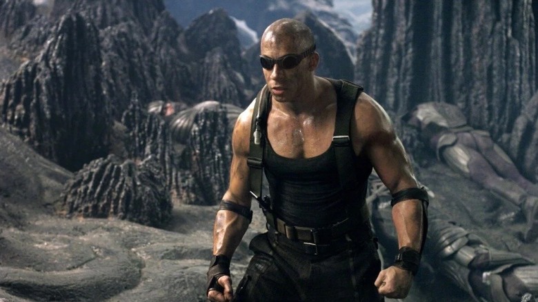 Riddick in a tense skirmish in "The Chronicles of Riddick" (2004)