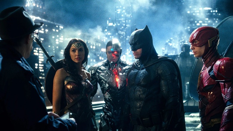 The Justice League having a chat with Commissioner Gordon in Justice League (2017)