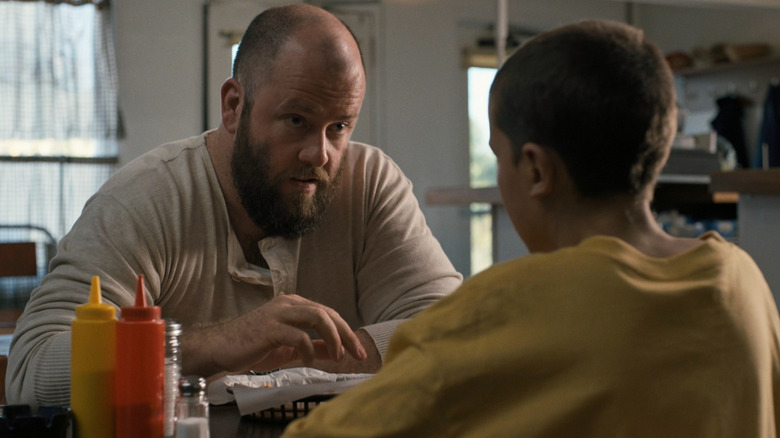 Benny talking to Eleven at a diner in "Stranger Things"