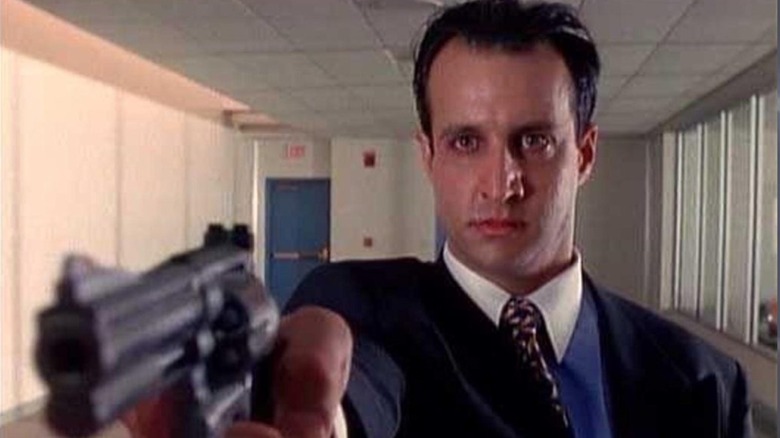 A frayed Toomy holds a gun in The Langoliers (1995)