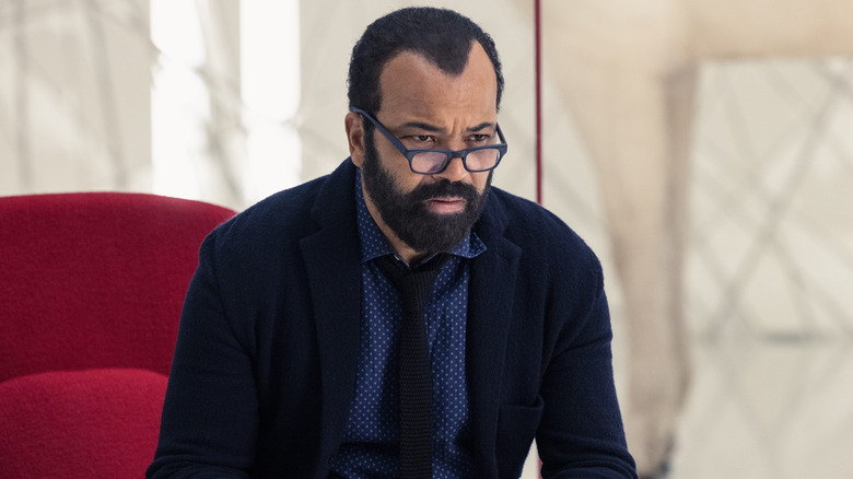 Bernard sitting down frowning in Westworld (2016)