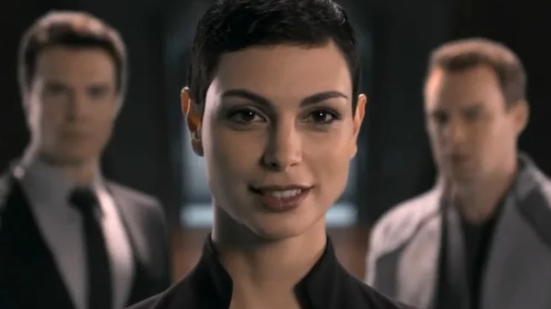 Anna flanked by two other Visitors in V (2009)