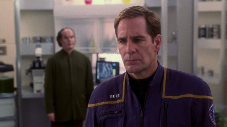 Archer and Phlox in sickbay in Star Trek: Enterprise