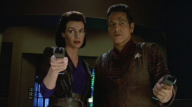 Chakotay and Seksa aim phasers in Star Trek: Voyager
