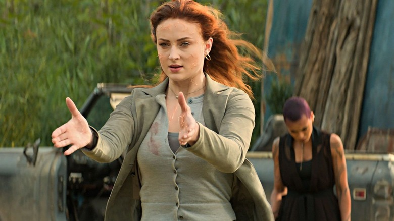 Jean Grey summons her powers in "X-Men: Dark Phoenix" (2019)