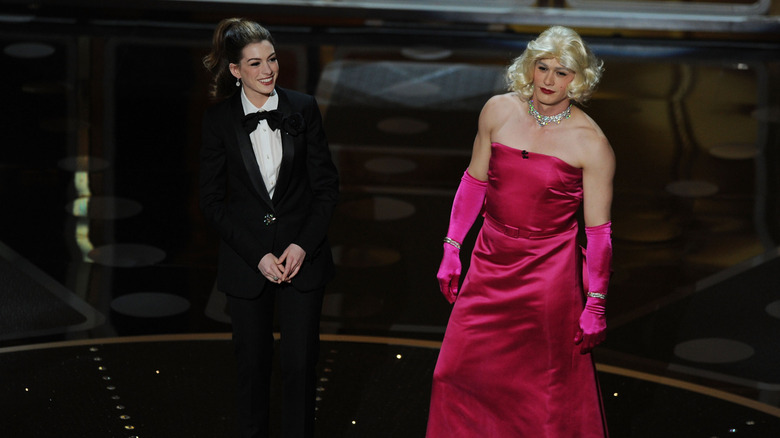 Anne Hathaway standing next to James Franco as Marilyn Monroe at the 83rd Academy Awards (2011)