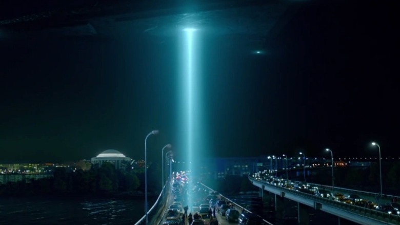 A UFO hovers over Washington, D.C. on The X-Files (1993-2018)