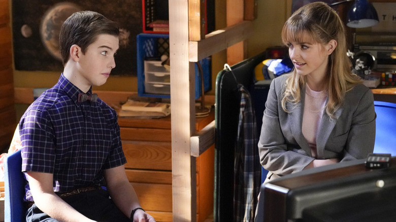 Sheldon and Paige talking in Young Sheldon