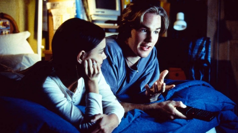 Katie Holmes as Joey Potter lies next to James Van Der Beek as Dawson Leery in Dawson's Creek.