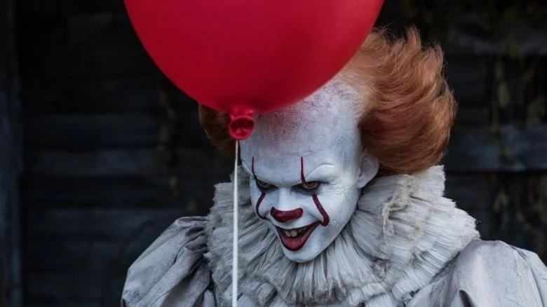 11 monstros do cinema que são mais poderosos que Godzilla 8 Pennywise em It- A Coisa (Reprodução)