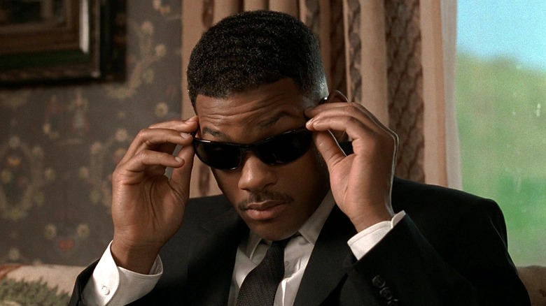 Agent J putting on sunglasses in Men in Black
