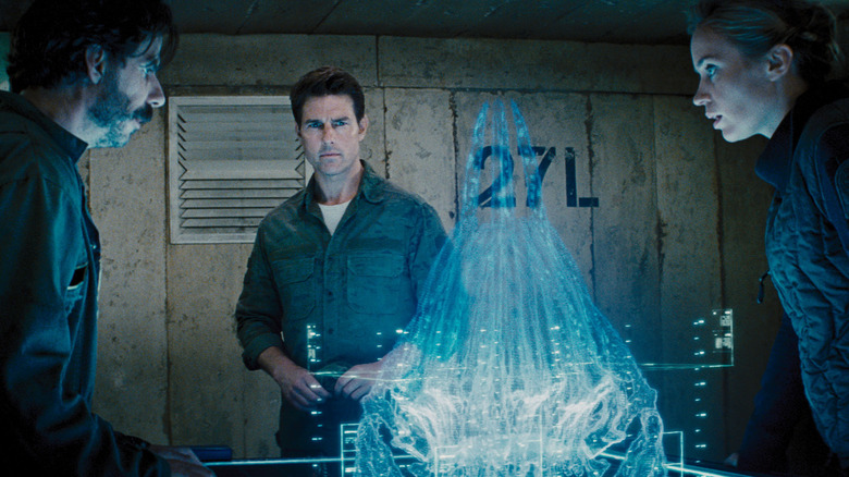 Brigham, Cage, and Vrataski looking at a hologram in Edge of Tomorrow (2014)