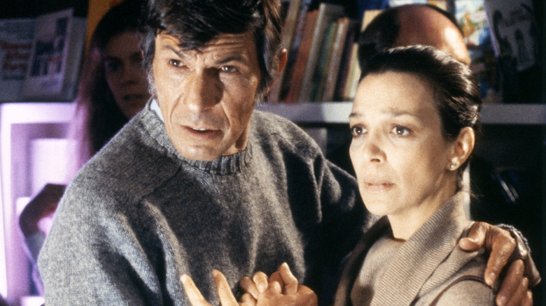 Kibner comforting Katherine in Invasion of the Body Snatchers (1978)