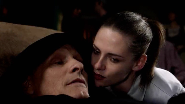 Timlin whispers into Saul's ear in Crimes of the Future