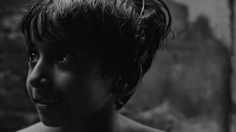 Apu Roy looks up with hope in "Pather Panchali" (1955)