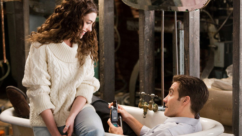 Maggie and James talk in a tub in "Love and Other Drugs" (2010)
