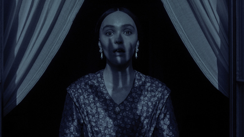 Ellen encountering Count Orlok's hand in "Nosferatu" (2024)