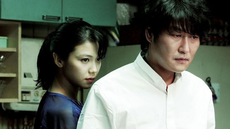 Tae-Ju and Sang-hyun prepare to make a terrible choice in "Thirst" (2009)