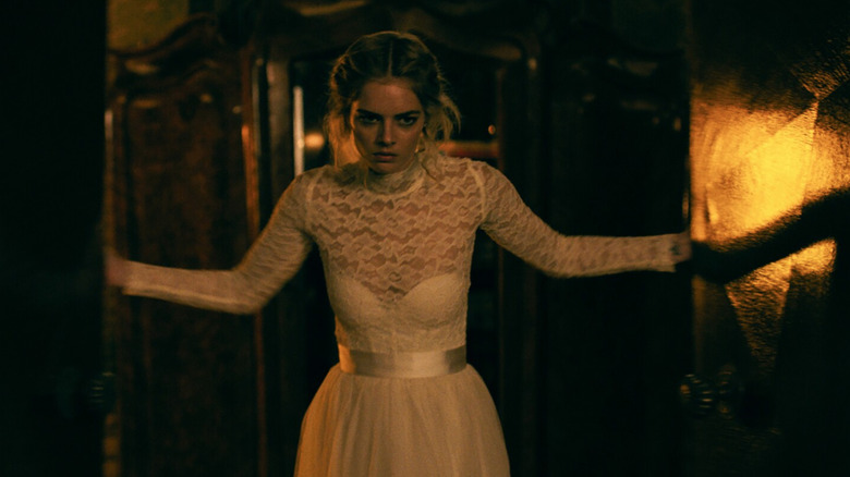 Grace (Samara Weaving) in wedding dress