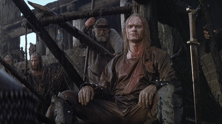 Buliwyf sits calmly covered in blood in The 13th Warrior
